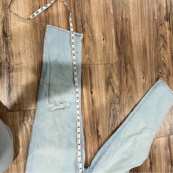 Madewell Mid-Rise Classic Straight Jeans in Wellingford Wash: Knee-Rip Edition - Picture 11 of 14